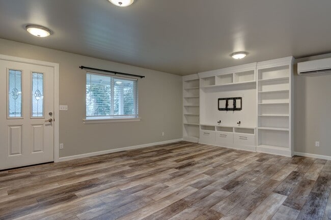 Photo - Cute 3 bedroom and two bathroom home near NAS Whidbey