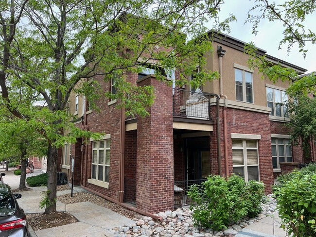 "Spacious 3-Bed, 3-Bath Townhouse with Gra... - "Spacious 3-Bed, 3-Bath Townhouse with Gra...
