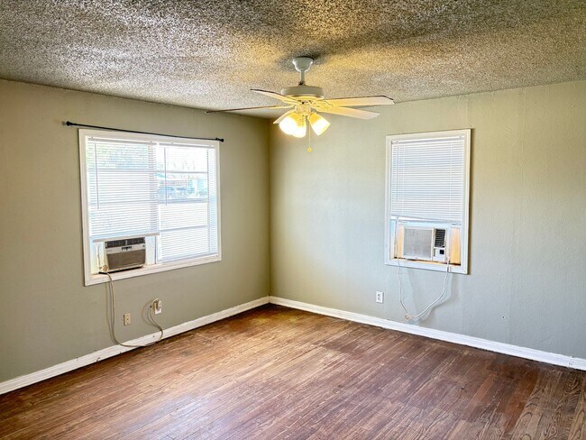 Photo - 2bed/1 Bath - Available May