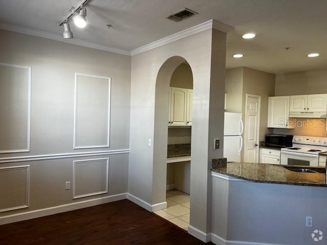 Building Photo - 860 N Orange Ave Unit 167 Rental