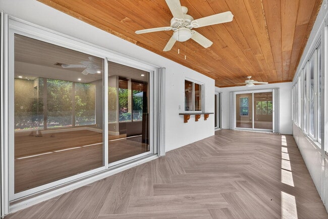 Building Photo - 905 Shore Dr Rental