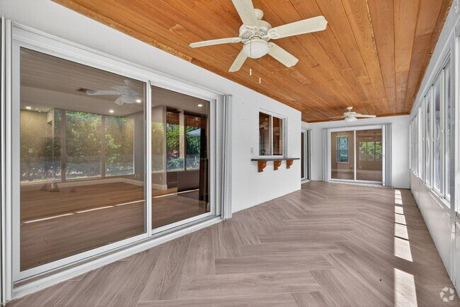 Building Photo - 905 Shore Dr Rental