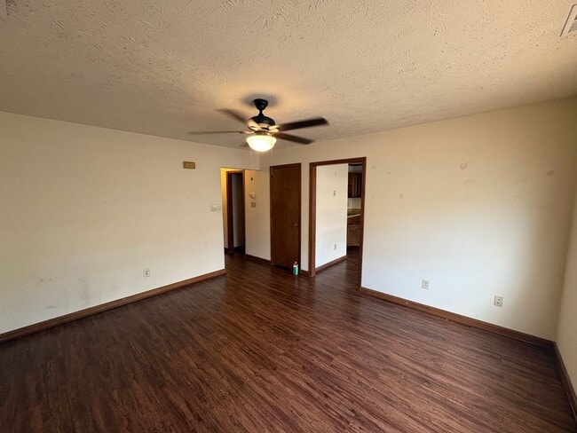 Photo - 5925 Labonte Dr