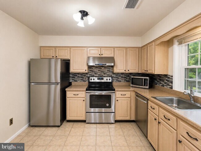 Photo - 9316 Arlington Blvd