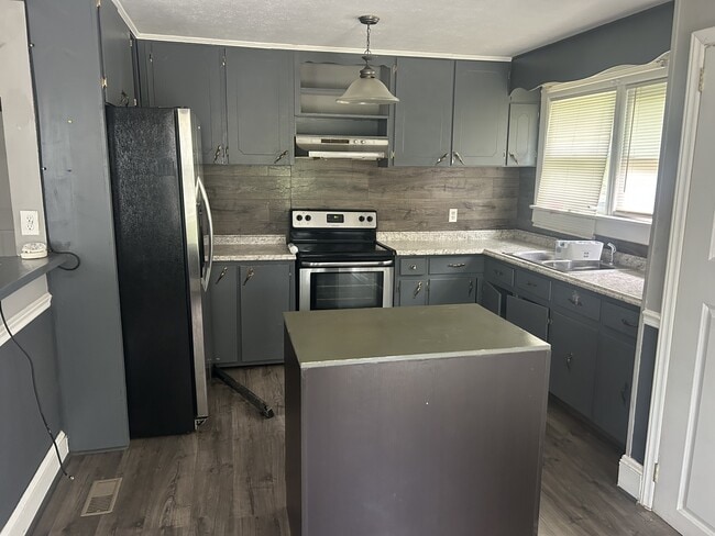 Photo - 2705 Lookout Ave