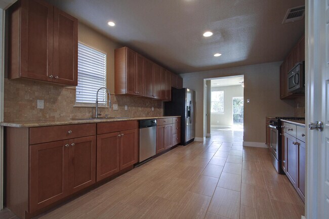 Photo - UT PRE-LEASE: Newly Remodeled West Campus ...