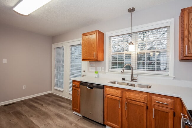 Photo - 818 Highlander Ct