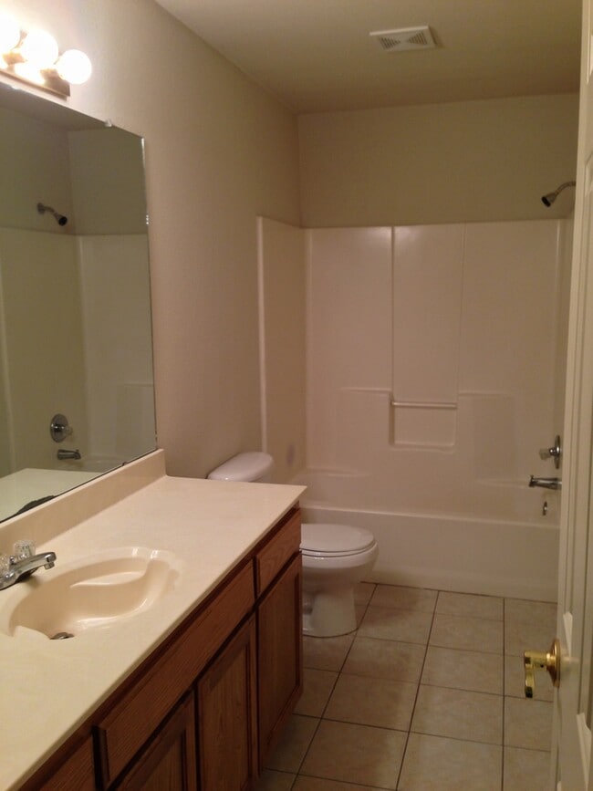 Building Photo - Duplex Rental