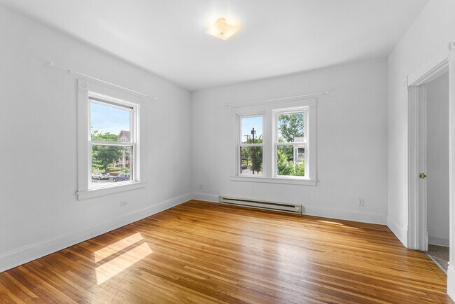 Living room - 2559 Aldrich Ave S Unit Upper