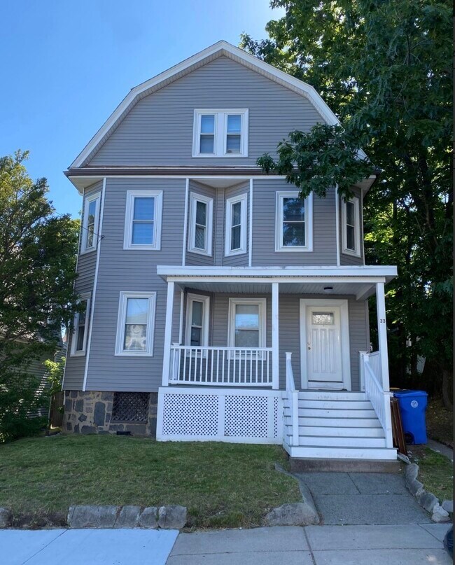 Building Photo - 31-33 Pleasant St Unit 3