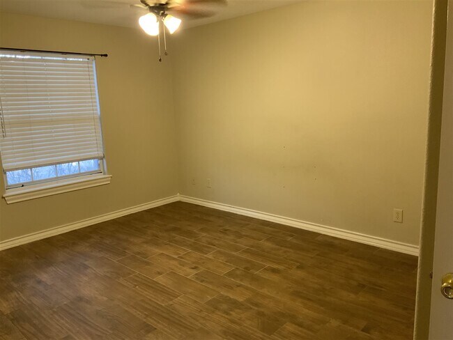 Photo - 2630 Comal Loop