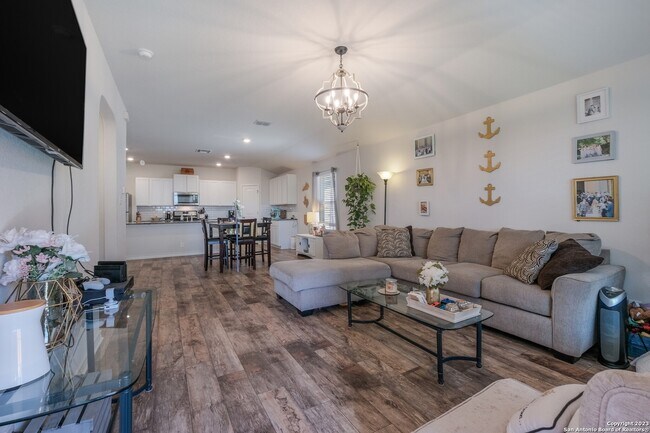 Photo - 13129 Needle Grass