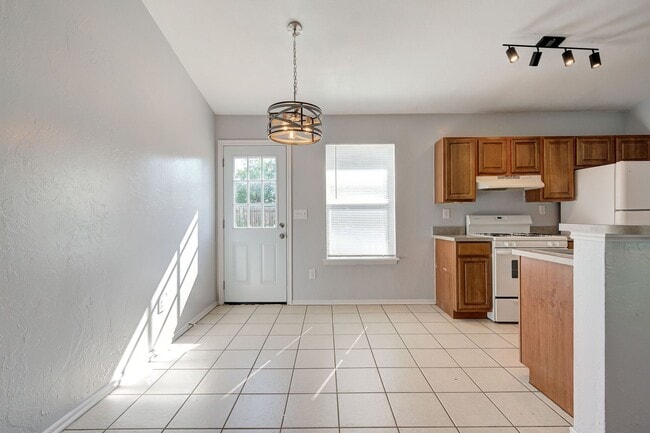 Photo - Beautiful 3BD/2BTH Duplex in Norman!