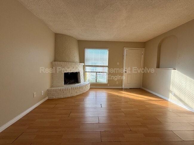 Photo - 8010 E Oak St