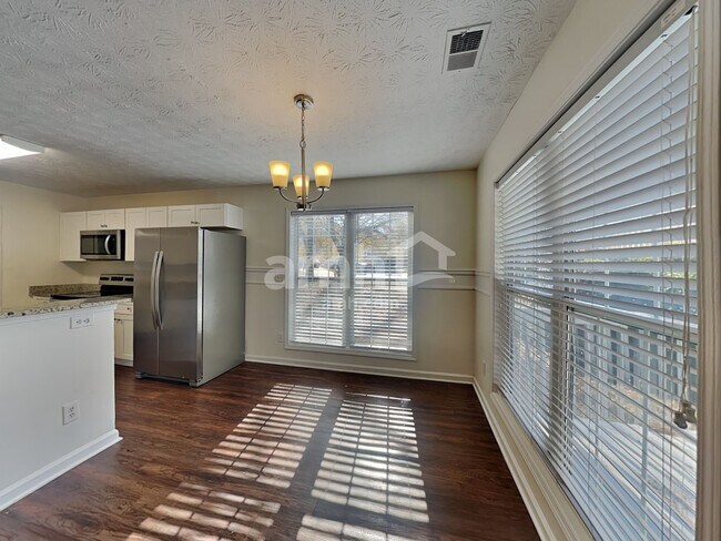 Photo - 795 Old Johnson Rd