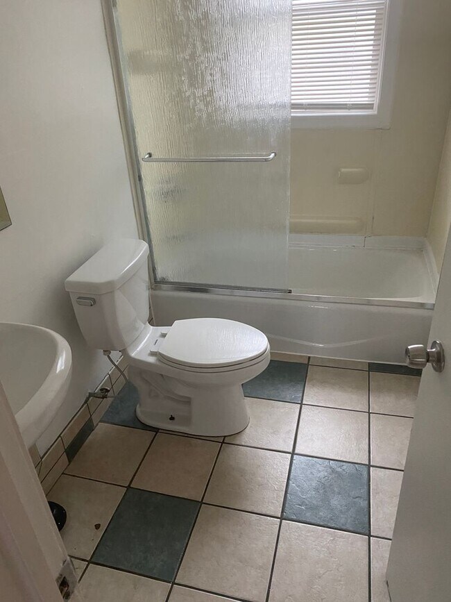 Photo - 3 bedroom, 1 bath bungalow with basement and 1 car garage