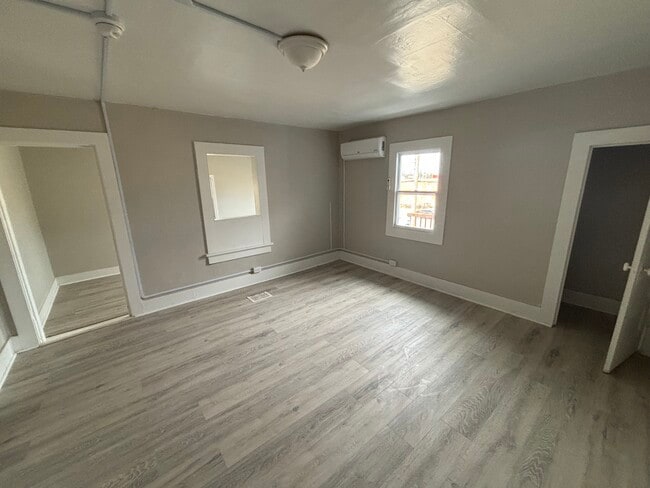 Building Photo - 14 E 6th Ave Unit 5