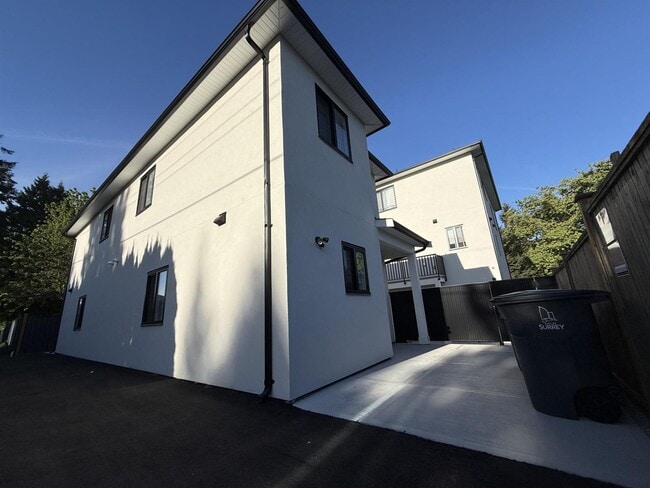 Photo - 9727-129A 129a St