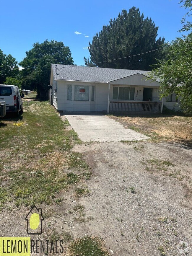 Building Photo - 3 bedroom house in Oroville $1,200/month
