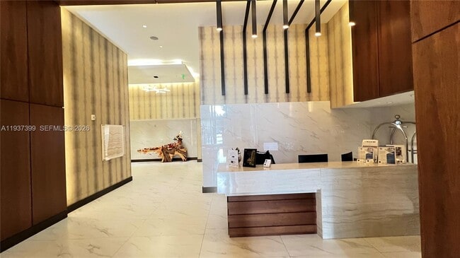 Building Photo - 2960 NE 207th St Unit 709