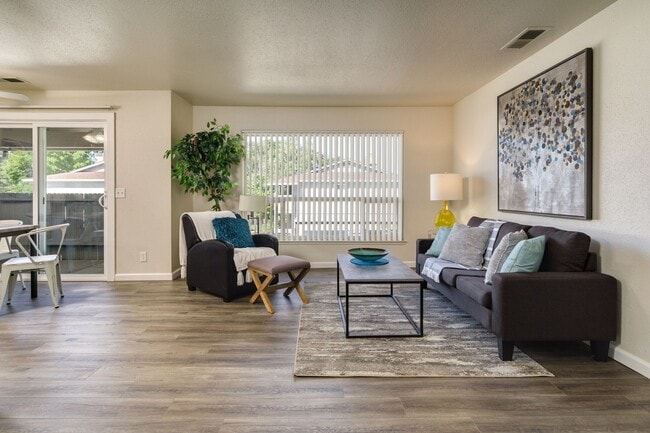 Photo - Chico Meadow Apartments