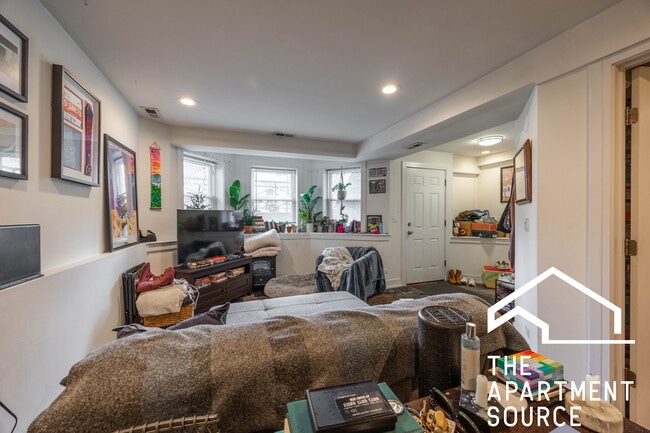 Photo - 3023 N Oakley Ave Unidad GDN