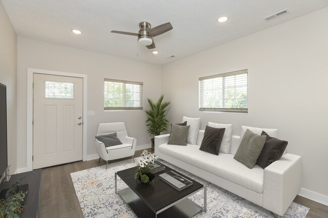 Building Photo - 225 N Hamilton Ave