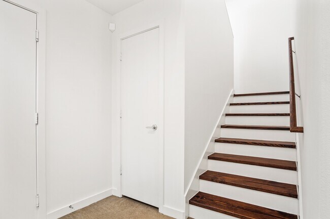 Photo - 2936 Commerce St