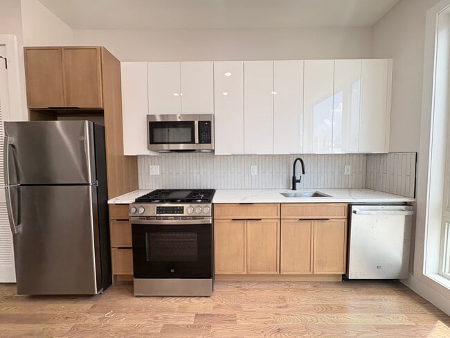 Building Photo - 42 Lembeck Ave Unit 201