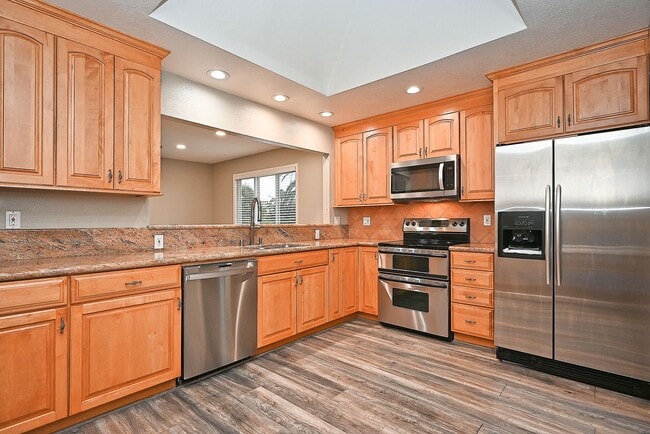 Photo - $3,950 -- STUNNING 4B/2BTH HOME IN BRIAR H...