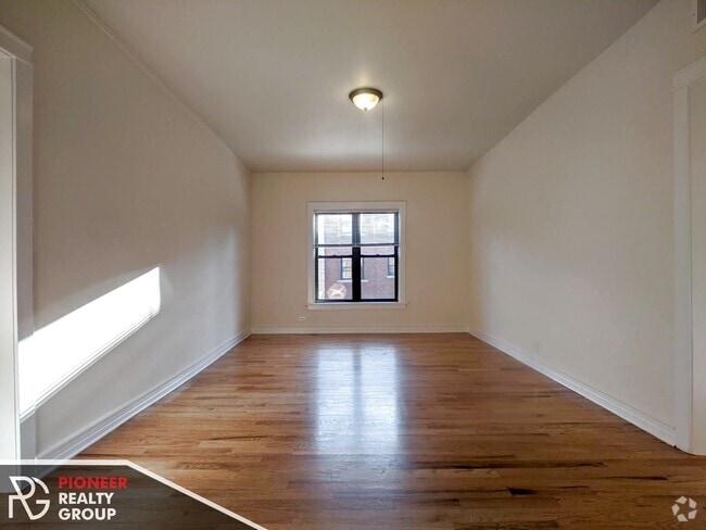 Building Photo - 812 W Waveland Ave Unit #813-N3 Rental