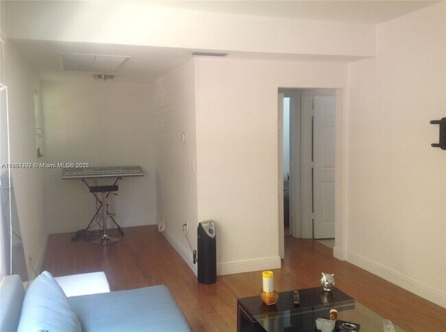 Photo - 4812 Pine Tree Dr Unit 205