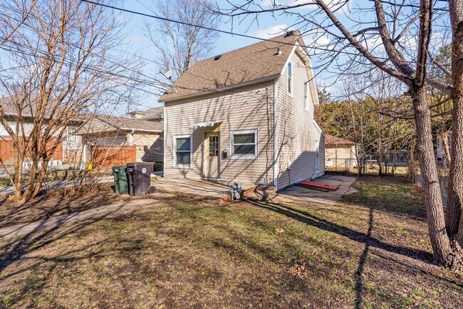 Photo - 309 W 10th St