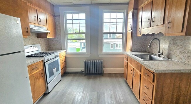 Building Photo - 305 Main St Unit 4