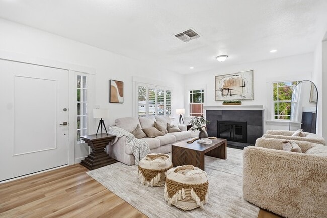 Photo - 331 Chester Pl