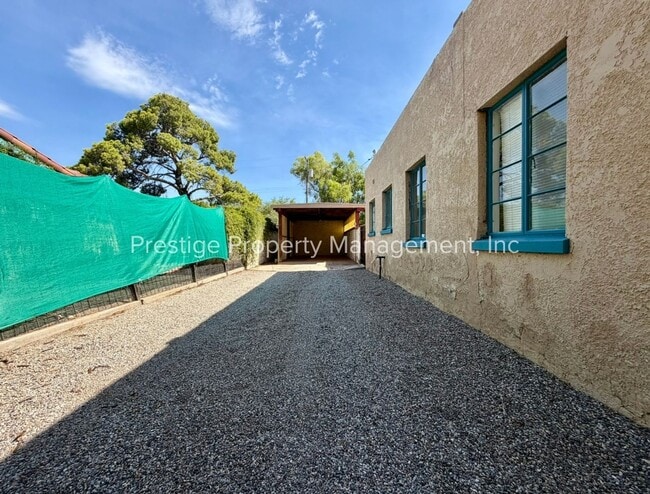 Photo - 3210 E Linden St