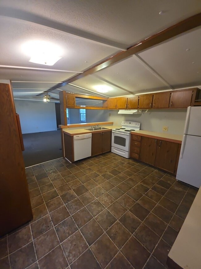 Photo - 2-Bedroom, 2-Bath Trailer with Scenic Views in Sparta, TN