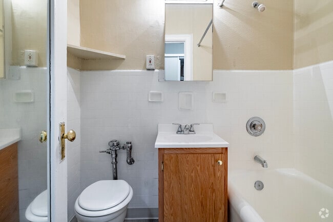Studio1BA - Baño - Scholars Corner Apartments