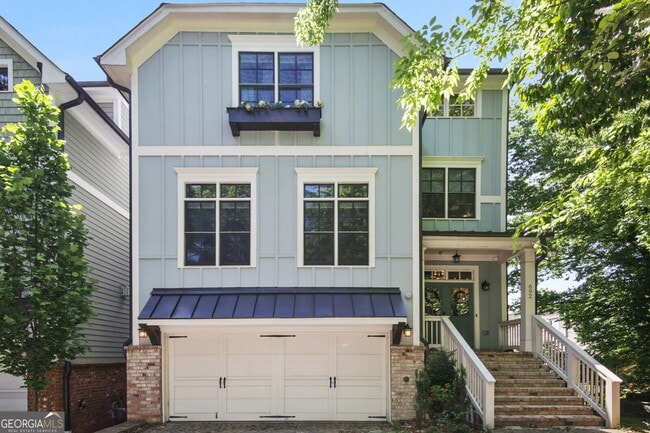 Photo - 692 Drewry St NE