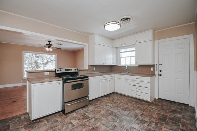 Building Photo - 1503 E Virginia Ave Unit Apt 4