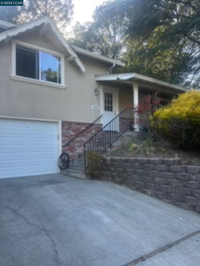 Building Photo - 2032 Donald Dr Rental