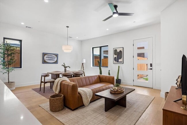 Photo - 4416 S 1st St