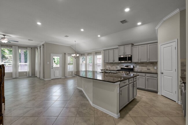 Photo - 122 S Bearkat Ct