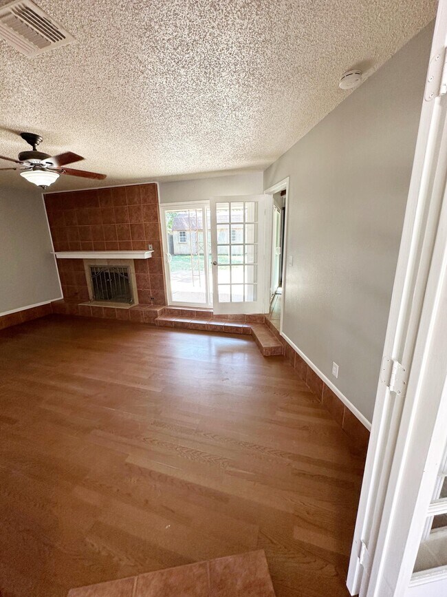 Photo - 4403 56th St