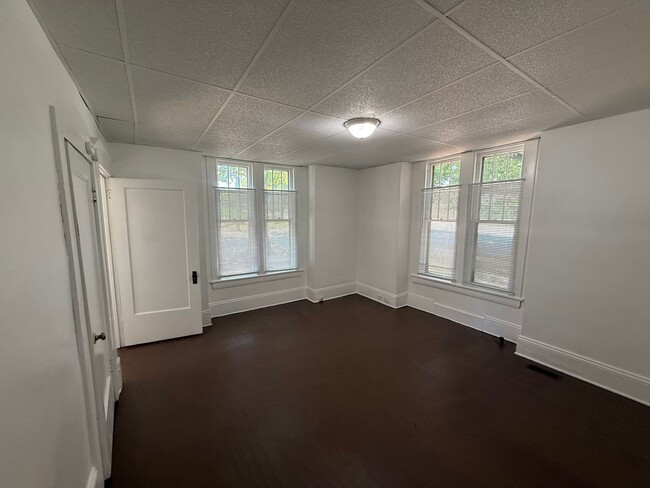 Building Photo - 1000 Glenwood Ave Unit B