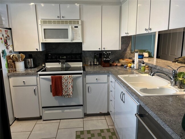 Photo - 1522 Whitehall Dr Unit 204