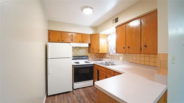 Photo - 202 E Oak St Unit 10