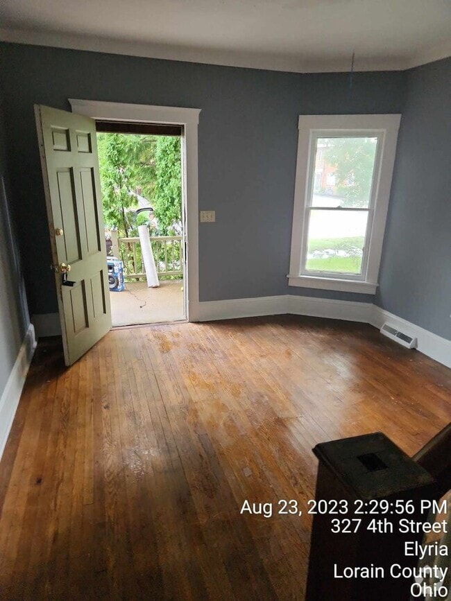 Building Photo - 327 4th St Unit Down Rental