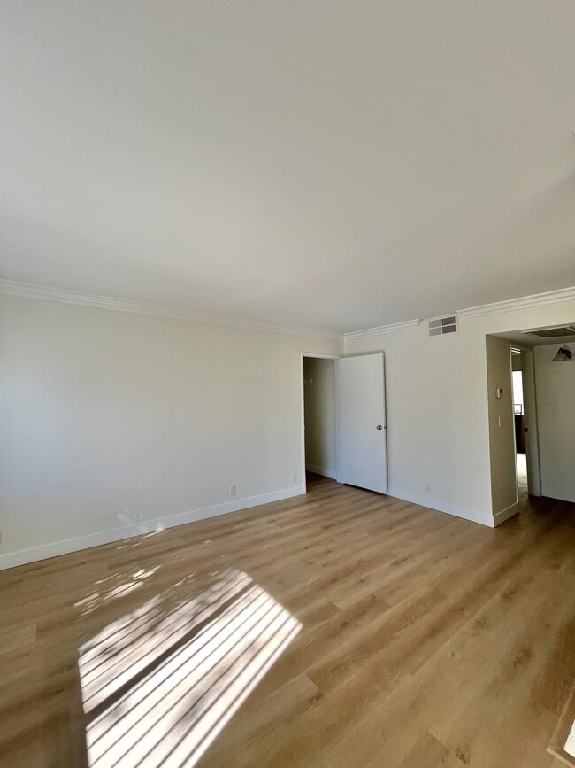 Chateau Studio Village Apartments
