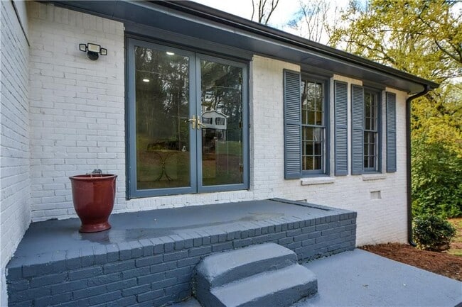 Photo - 643 Navarre Dr